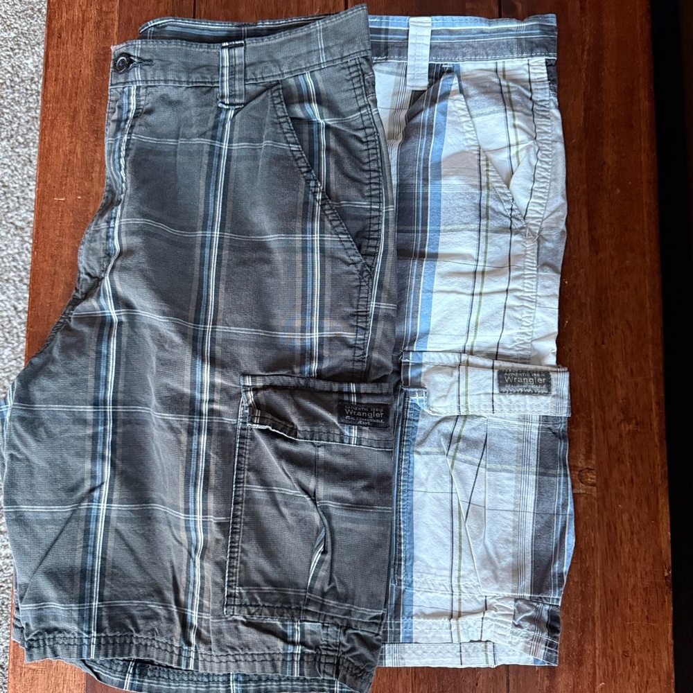 Men’s Wrangler Plaid Cargo Pocket Shorts Size 34
